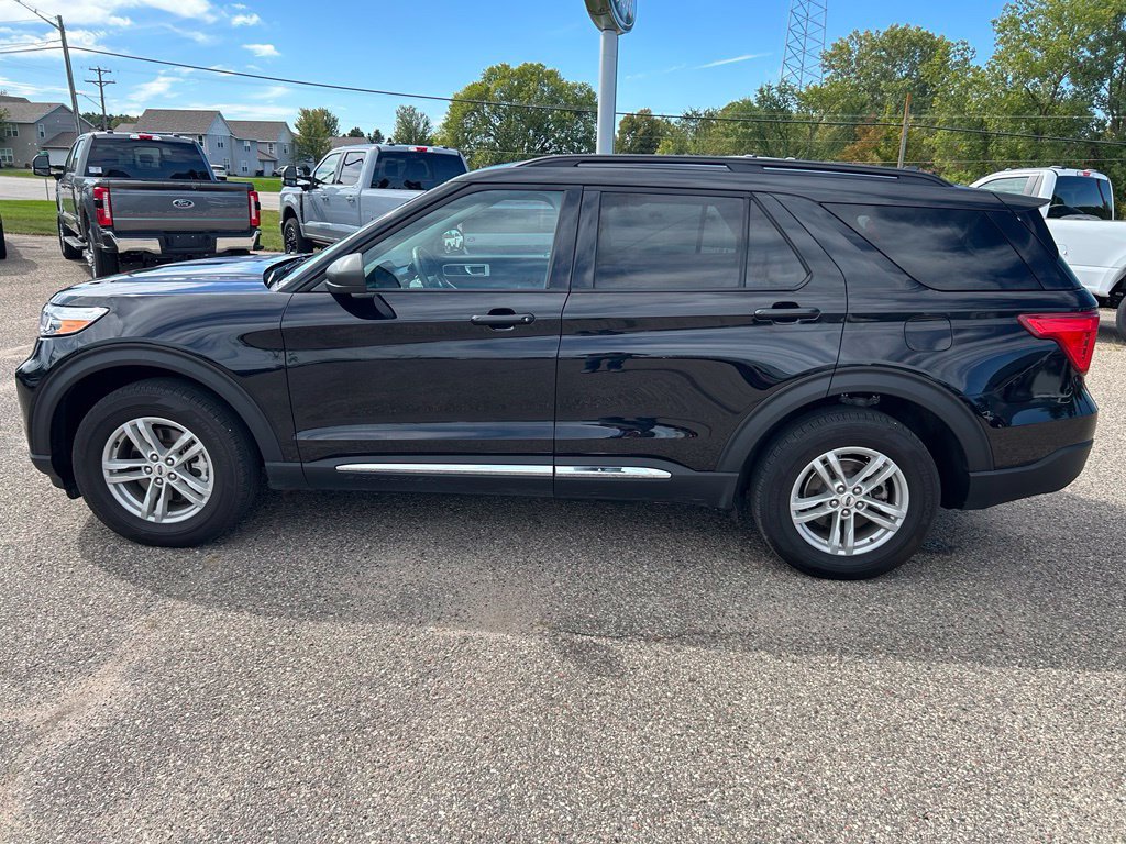 Used 2024 Ford Explorer XLT w/ Equipment Group 202A AWD/4WD image 4