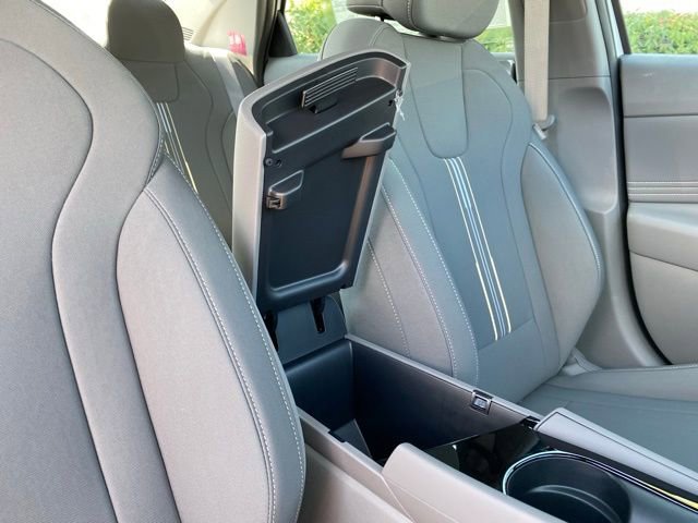 New 2025 Hyundai Elantra SEL image 36