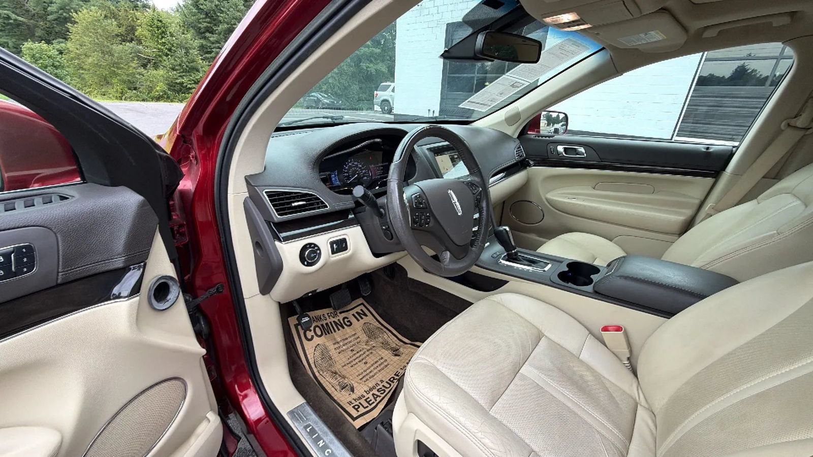 Used 2019 Lincoln MKT AWD image 21