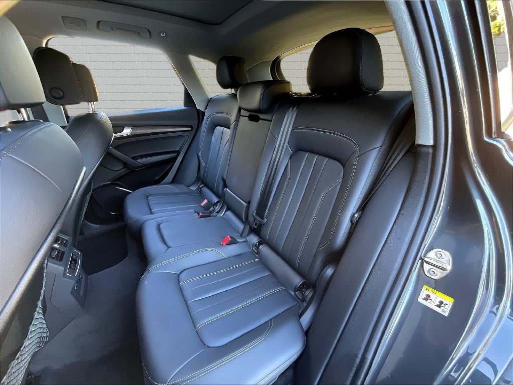 Used 2024 Audi Q5 2.0T Premium w/ Convenience Package AWD/4WD image 16