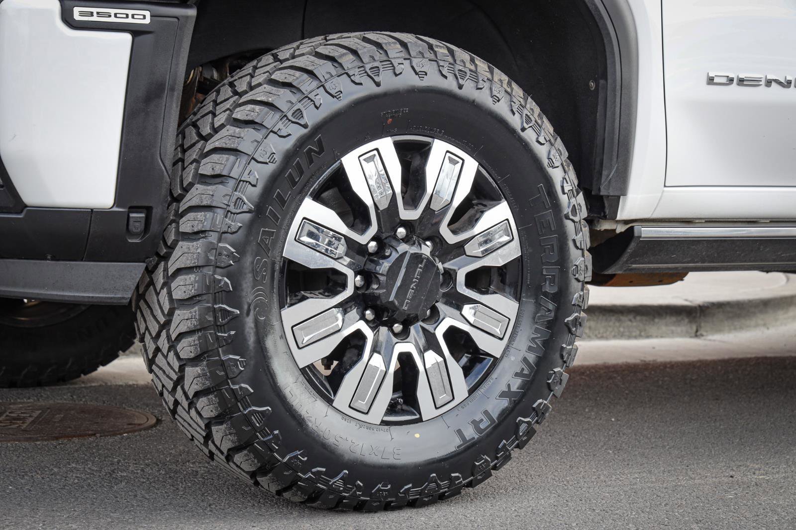 Used 2024 GMC Sierra 3500 Denali w/ Denali Reserve Package image 11