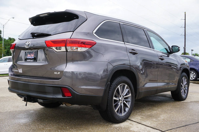 Used 2019 Toyota Highlander XLE FWD image 4