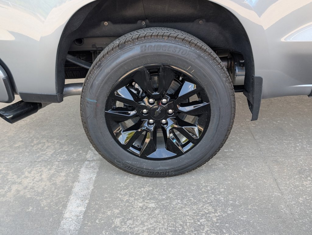 New 2026 Chevrolet Silverado 1500 Custom w/ LPO, Dark Essentials Package RWD image 3