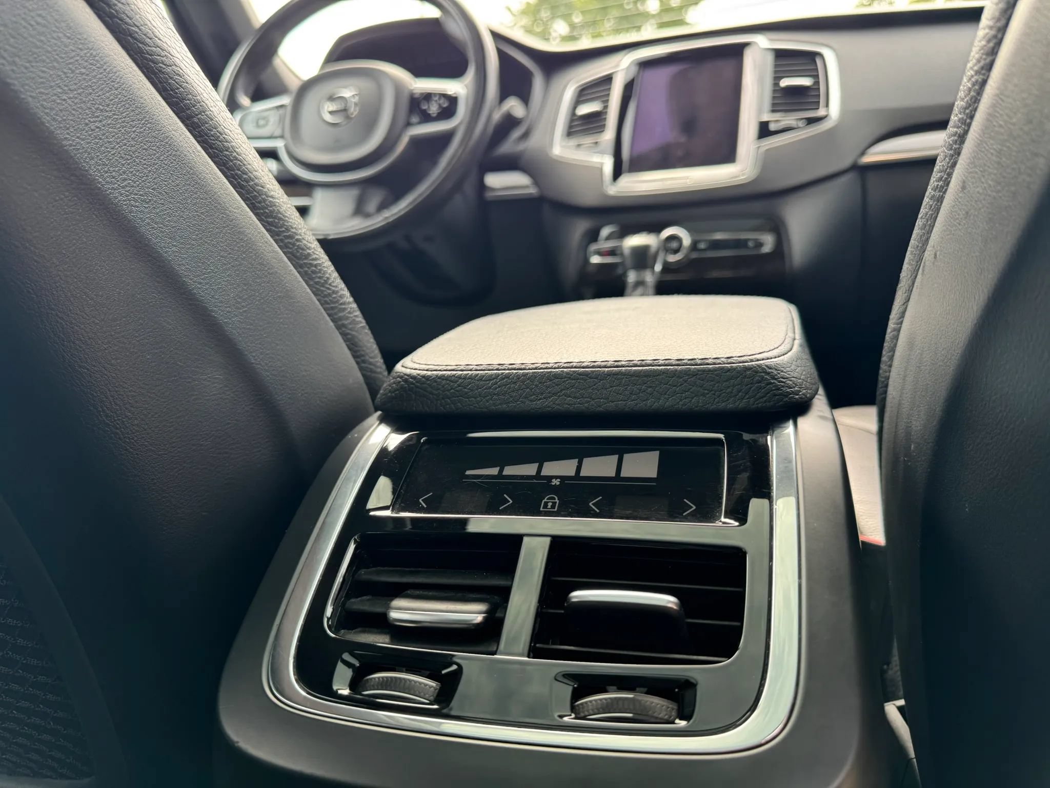 Used 2018 Volvo XC90 T6 Momentum w/ Convenience Package AWD/4WD image 34