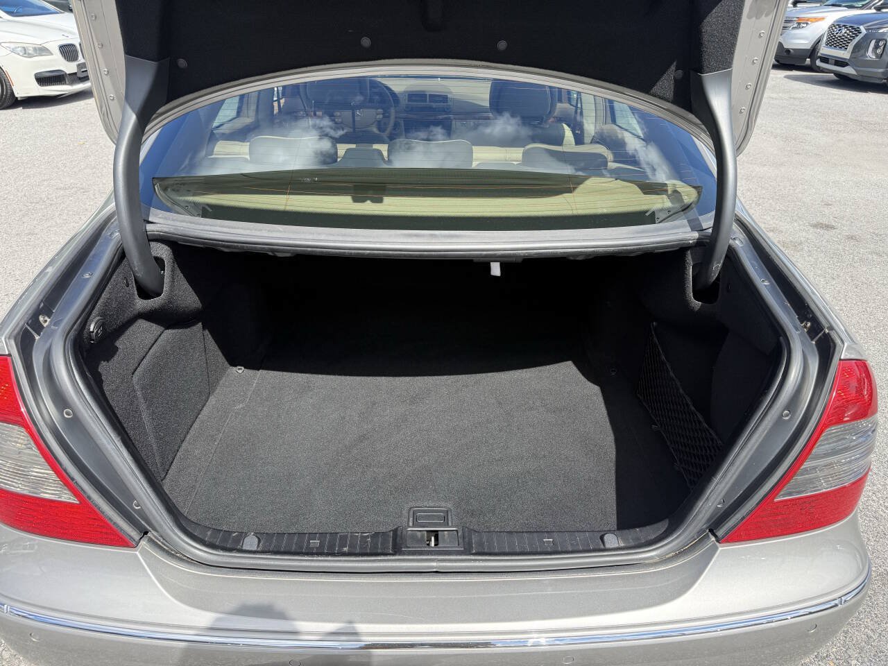 Used 2009 Mercedes-Benz E 350 4MATIC Sedan image 21