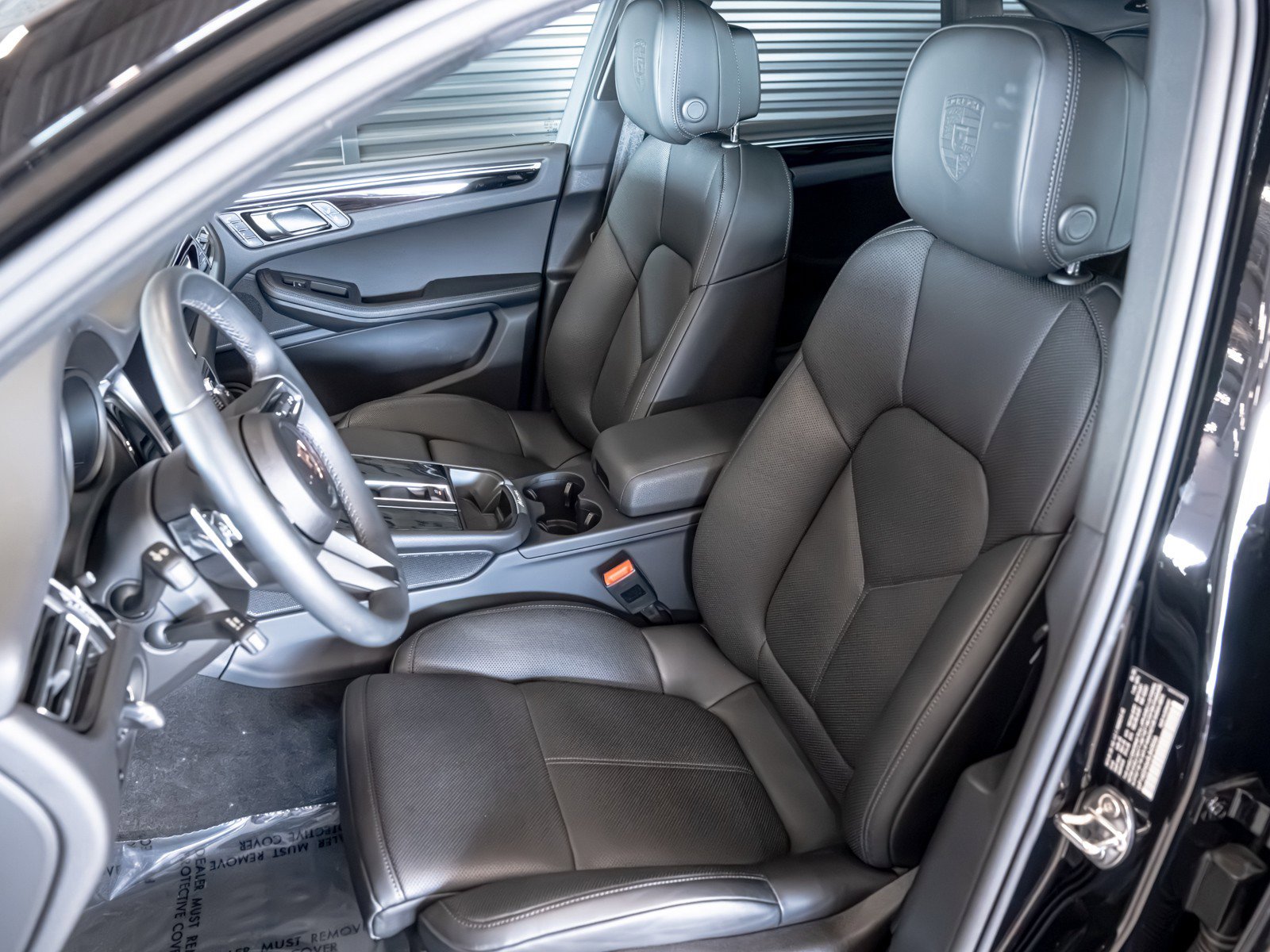 Certified 2025 Porsche Macan S image 5