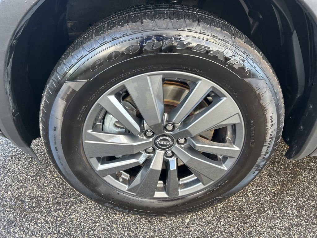 Used 2025 Nissan Pathfinder SV image 17