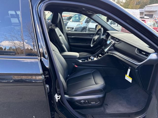 New 2025 Jeep Grand Cherokee L Limited w/ Black Appearance Package image 9