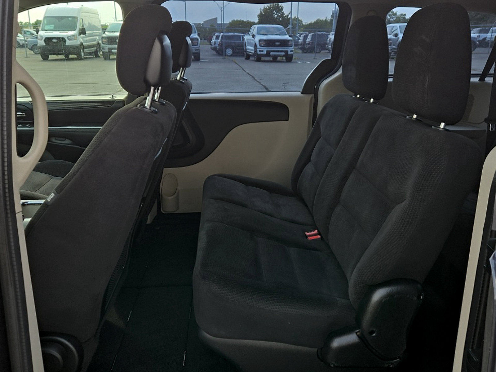 Used 2014 Dodge Grand Caravan American Value Package FWD image 20