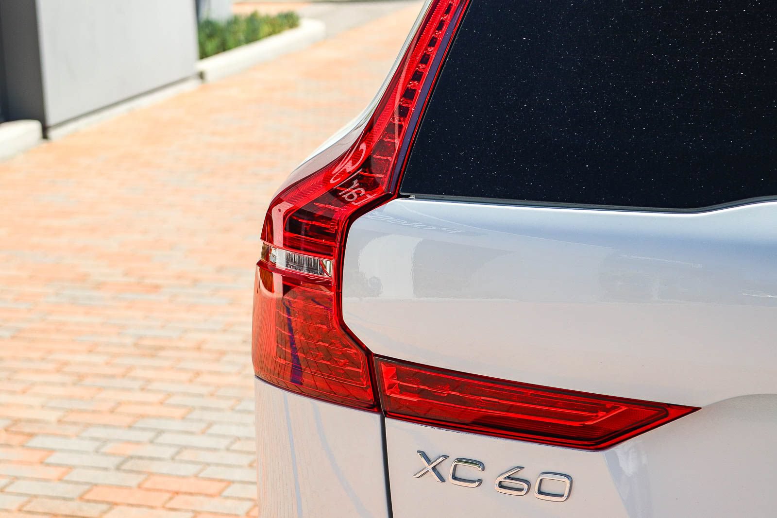 Used 2024 Volvo XC60 T8 Plus w/ Protection Package Premier AWD/4WD image 9