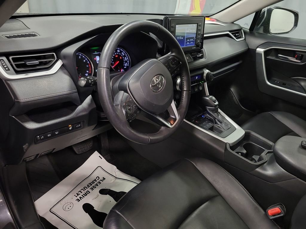 Used 2021 Toyota RAV4 XLE Premium image 13