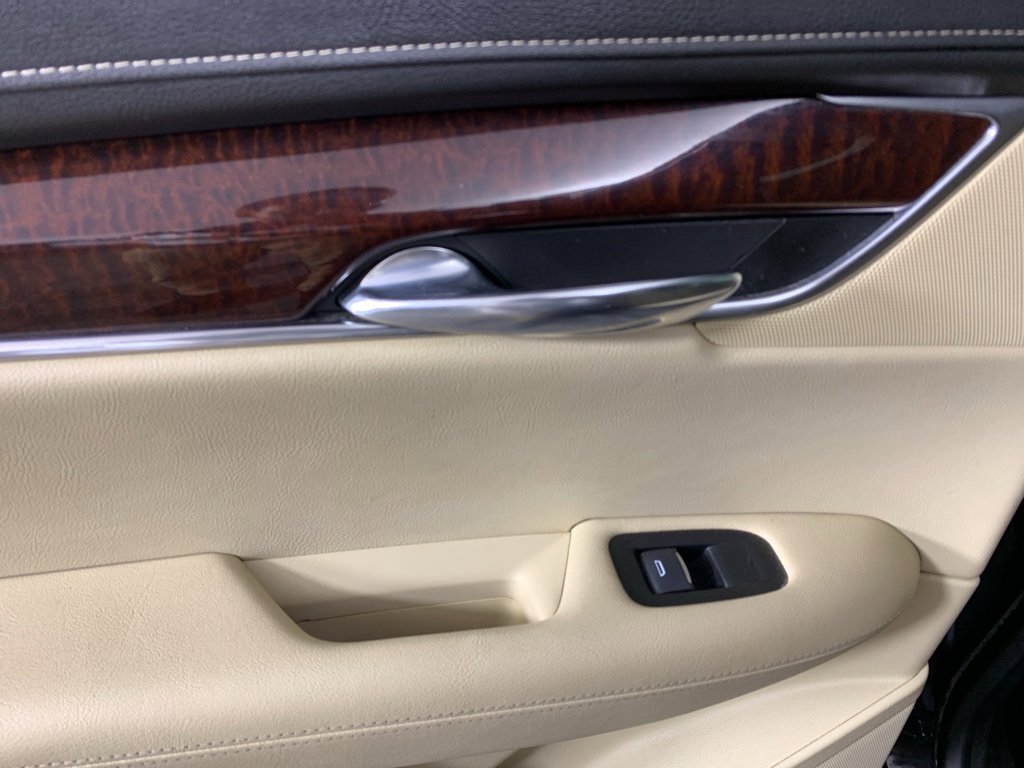 Used 2017 Cadillac XT5 Luxury w/ Driver Awareness Package image 28