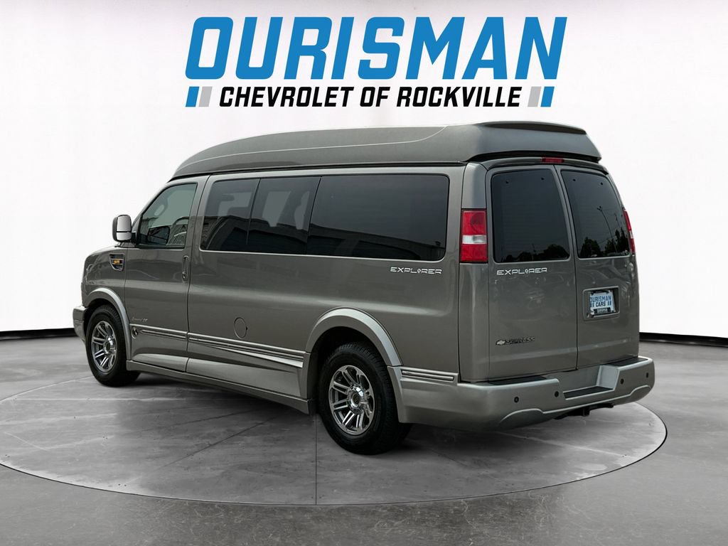 Used 2018 Chevrolet Express 2500 w/ Enhanced Convenience Package RWD image 4