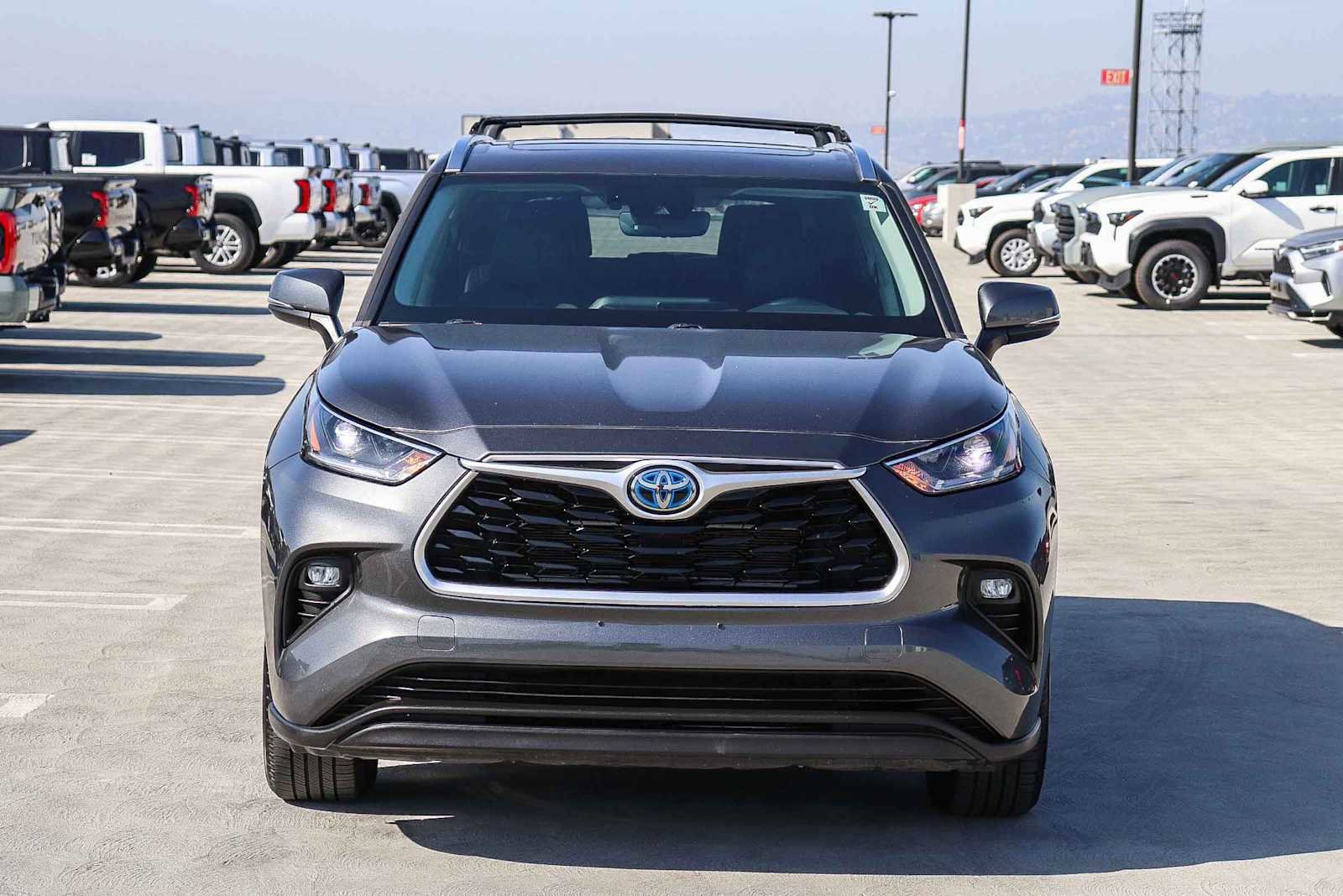 Used 2021 Toyota Highlander XLE image 2