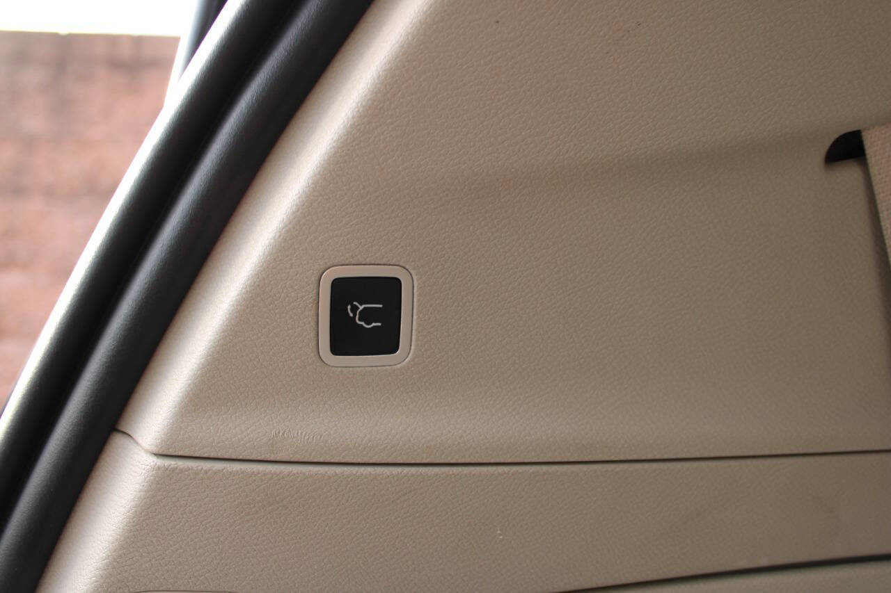 Used 2021 Chrysler Pacifica Touring-L FWD image 18