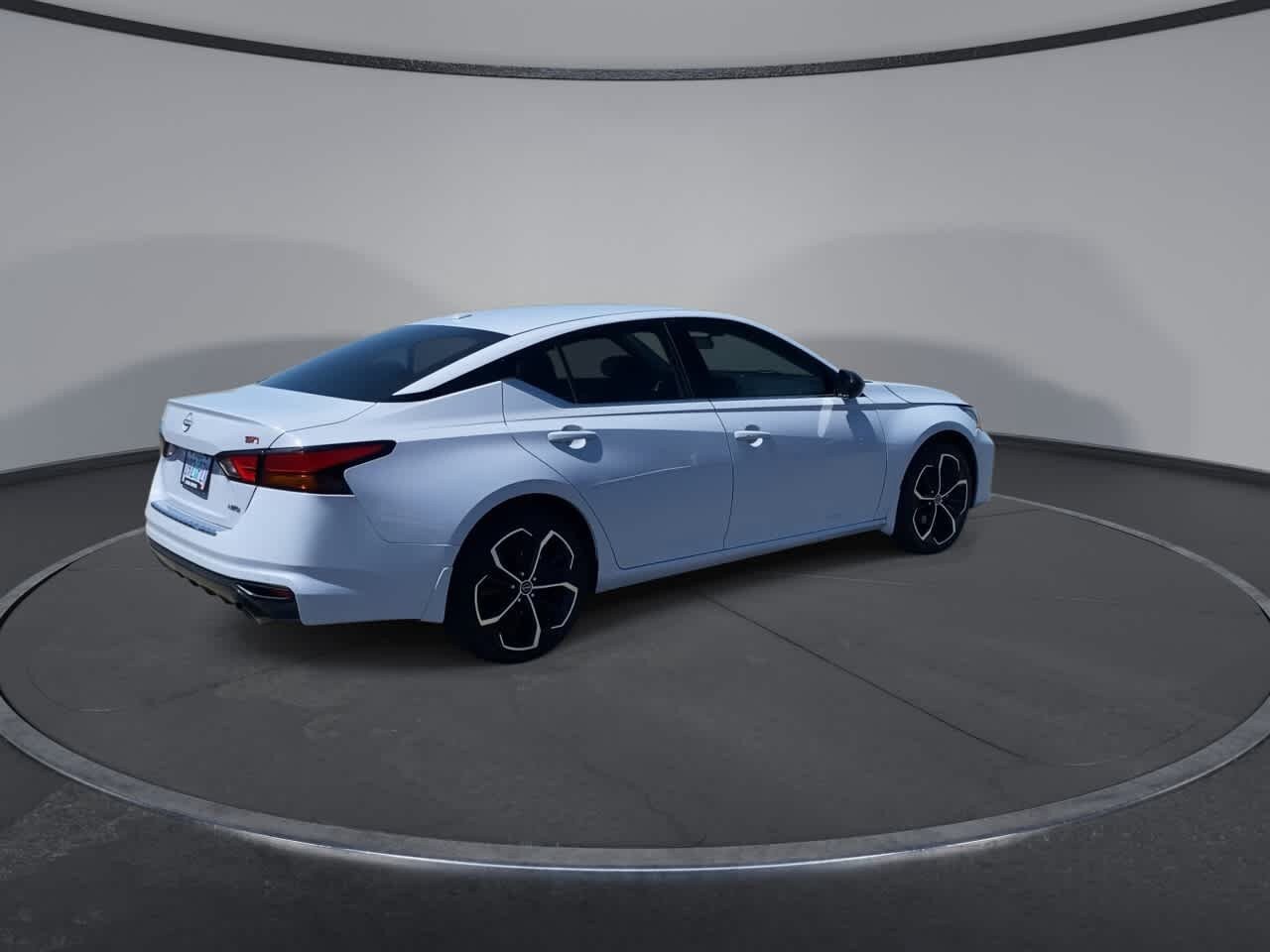 Used 2023 Nissan Altima 2.5 SR AWD/4WD image 9