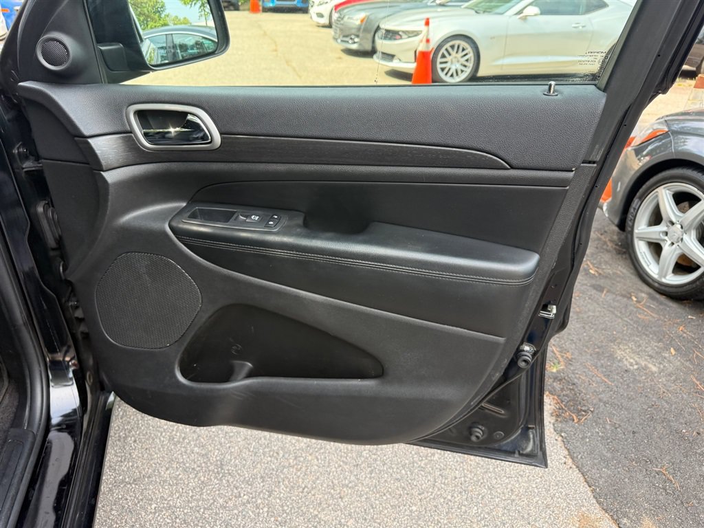 Used 2018 Jeep Grand Cherokee Altitude RWD image 19