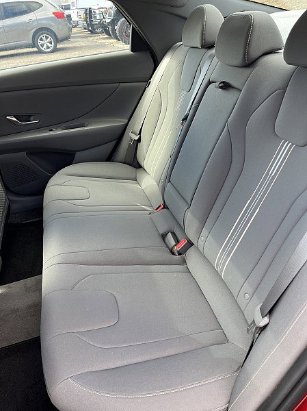 Used 2025 Hyundai Elantra SEL image 14