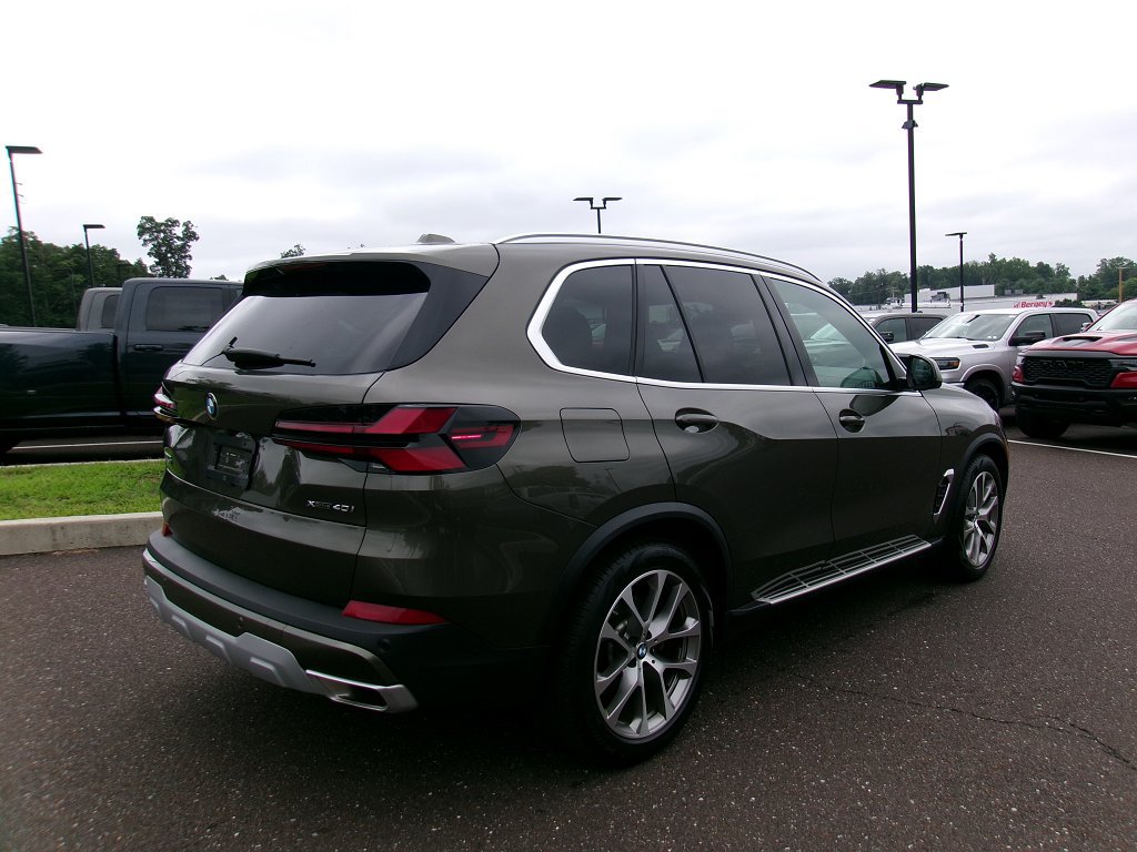 Used 2026 BMW X5 xDrive40i w/ Premium Package AWD/4WD image 3