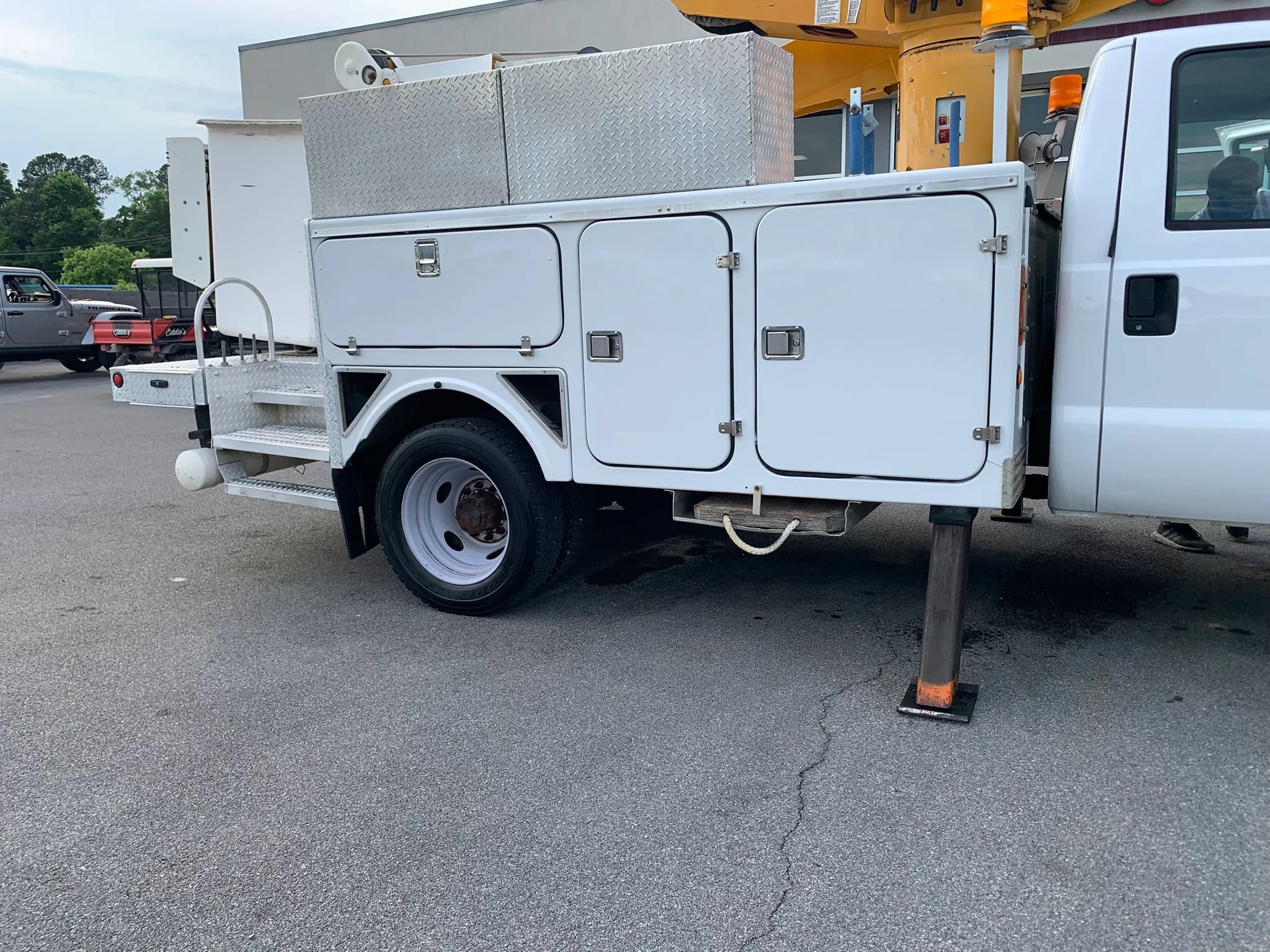 Used 2006 Ford F550 2WD Regular Cab Super Duty image 30