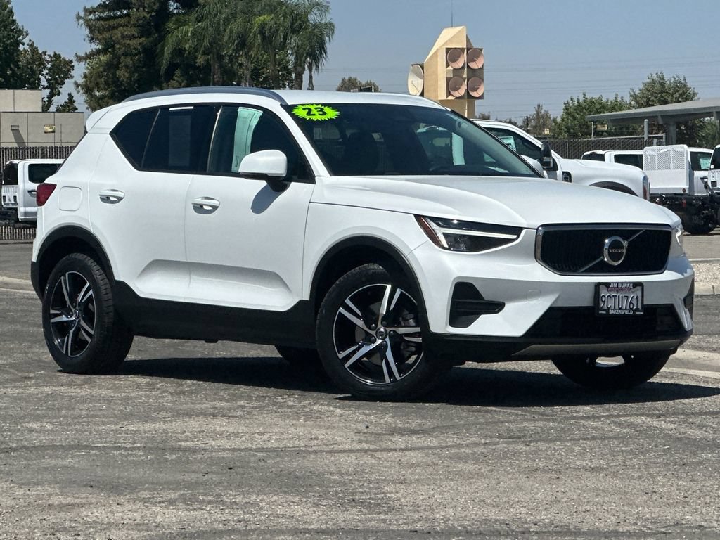 Used 2023 Volvo XC40 B4 Core w/ Convenience Package