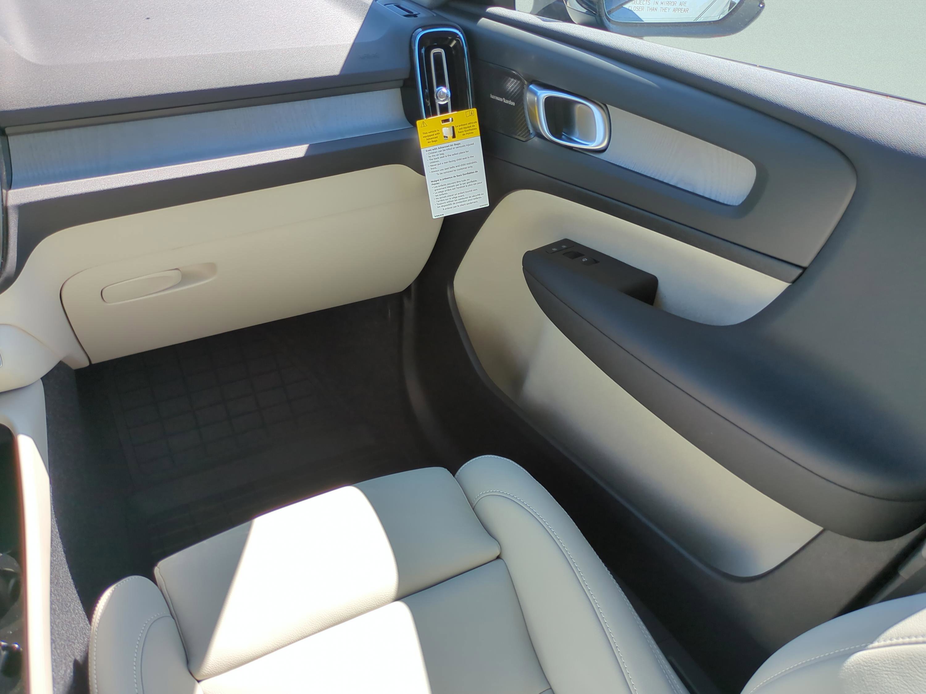 New 2026 Volvo XC40 B5 Ultra image 15