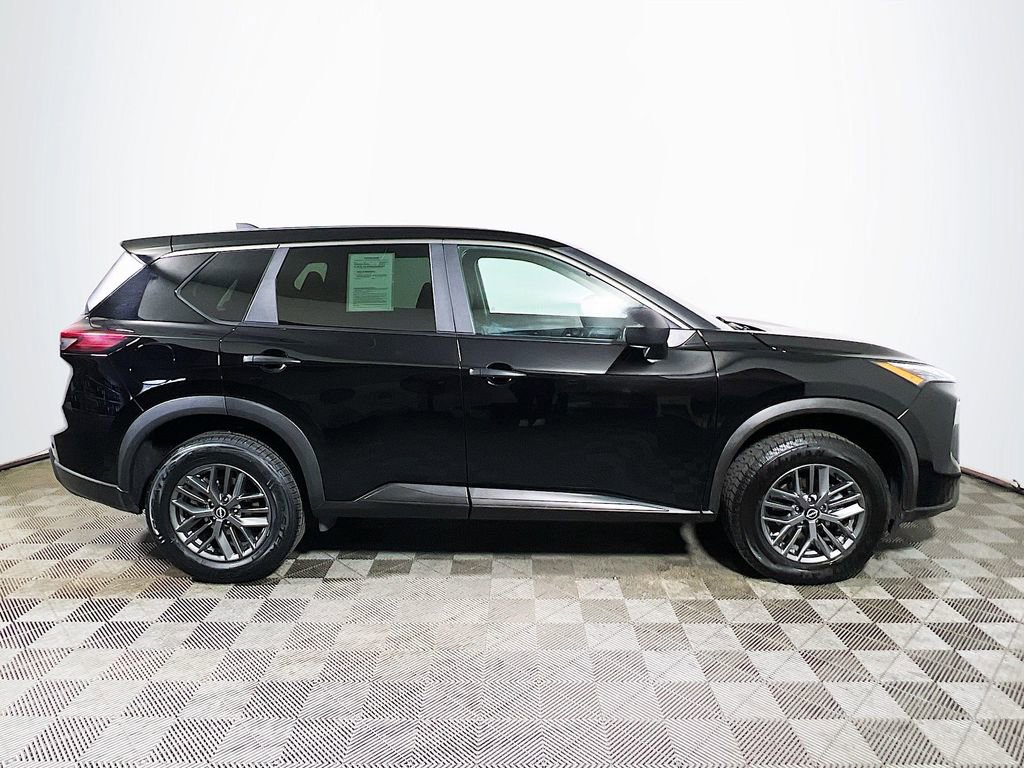 Used 2024 Nissan Rogue S image 8