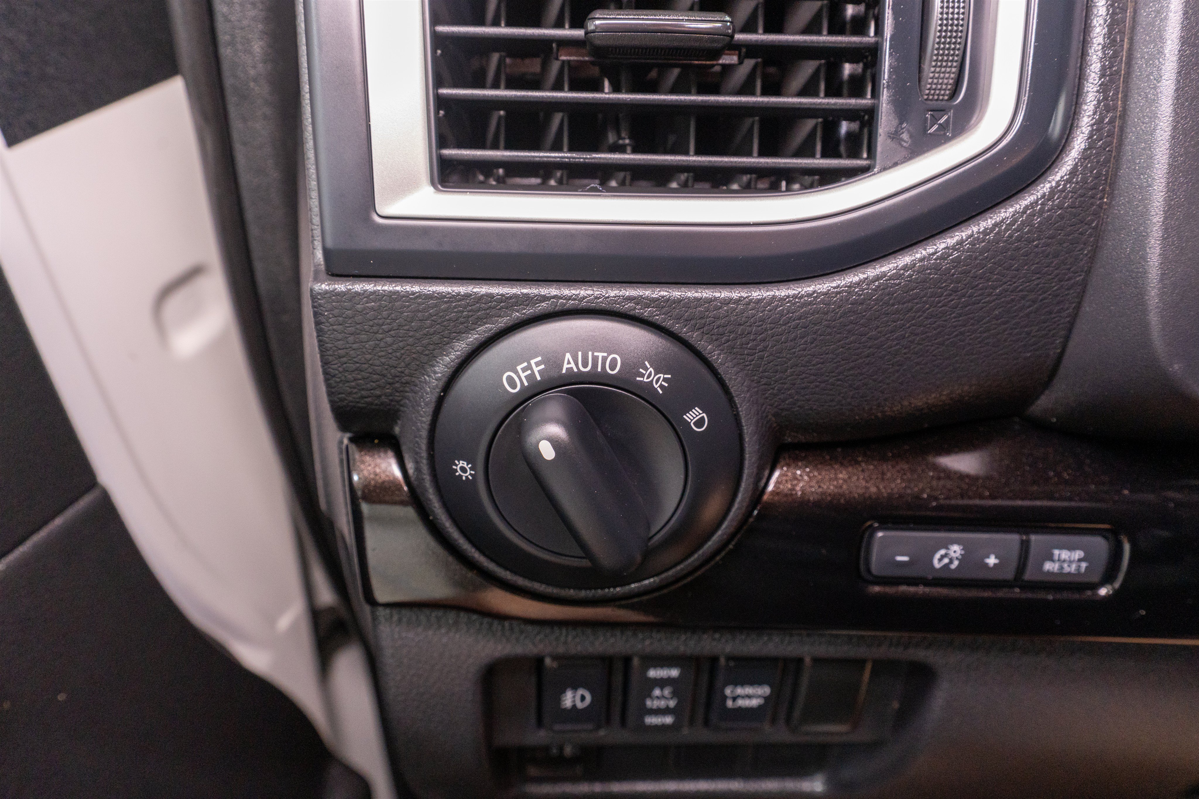 Used 2019 Nissan Titan SL w/ Midnight Edition AWD/4WD image 31