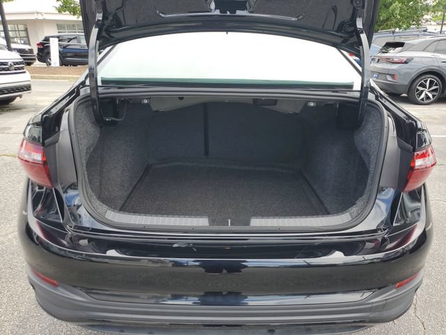 Used 2025 Volkswagen Jetta SE w/ Sunroof Package FWD image 14
