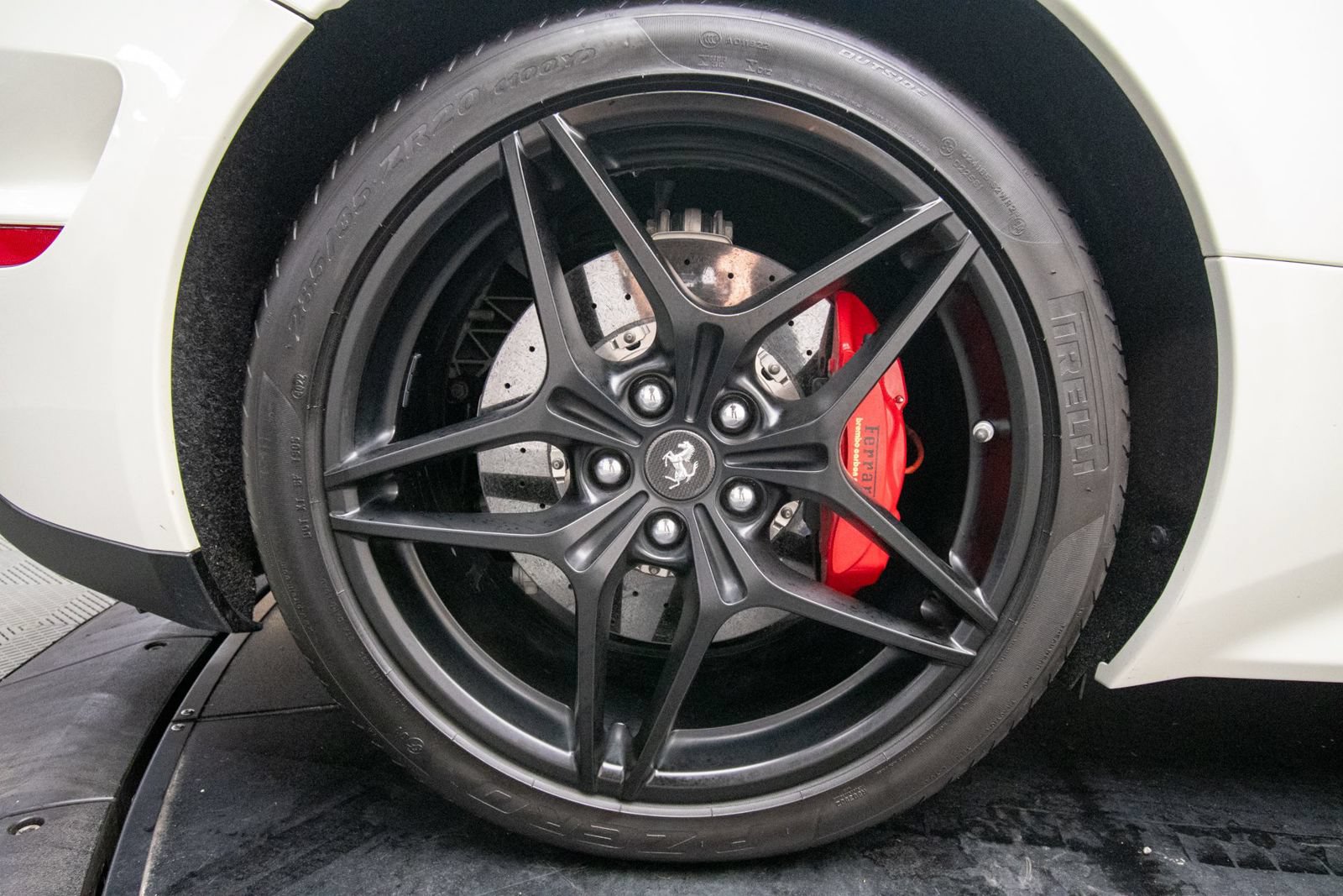 Used 2016 Ferrari California T RWD image 45