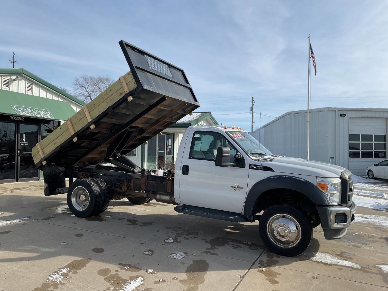 Used 2012 Ford F550 4X2 2dr Regular Cab 140.8 200. w/ Payload Upgrade Pkg image 2