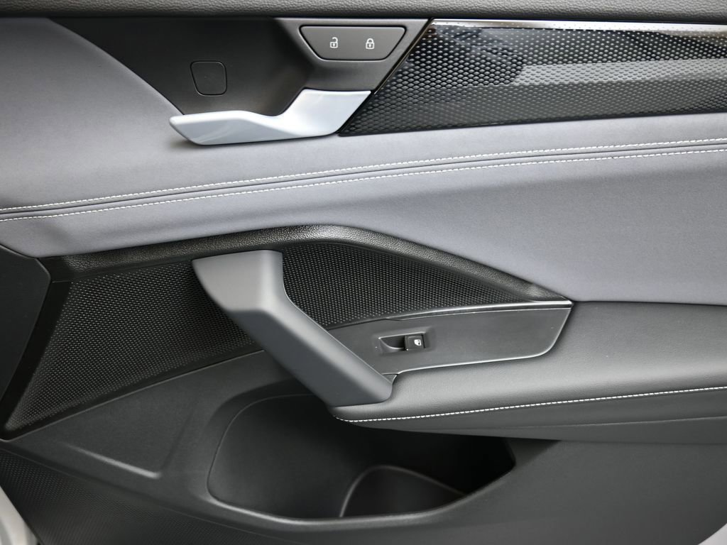 New 2026 Volkswagen Tiguan SE R-Line image 11