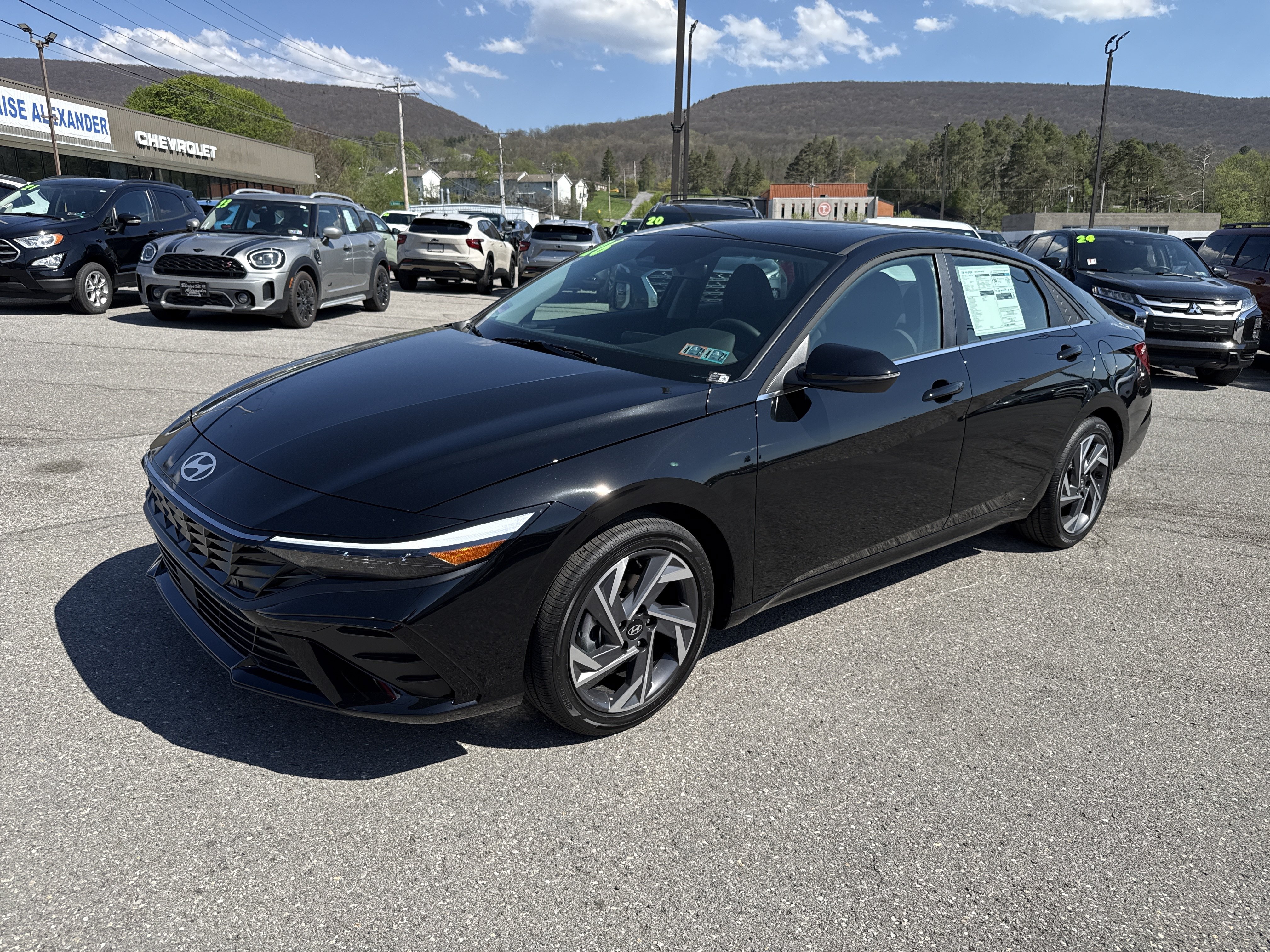 New 2026 Hyundai Elantra Limited FWD image 8