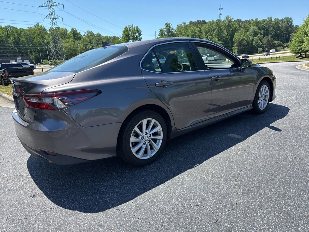 Used 2022 Toyota Camry LE FWD image 5