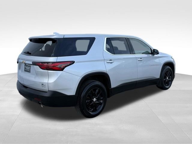 Used 2022 Chevrolet Traverse LS FWD image 4