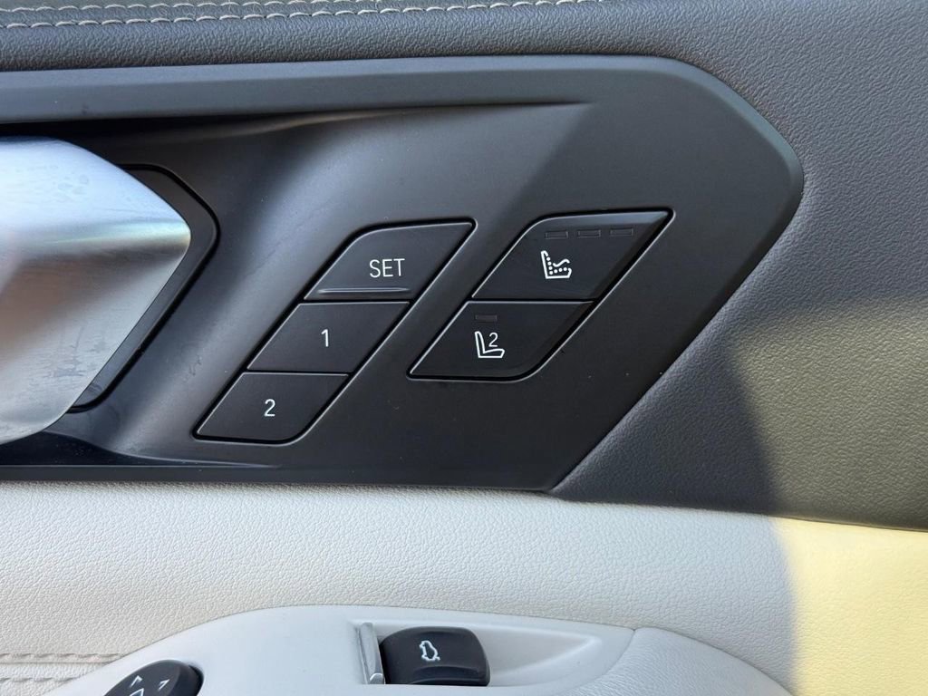 Certified 2025 BMW X5 xDrive50e w/ Executive Package image 16