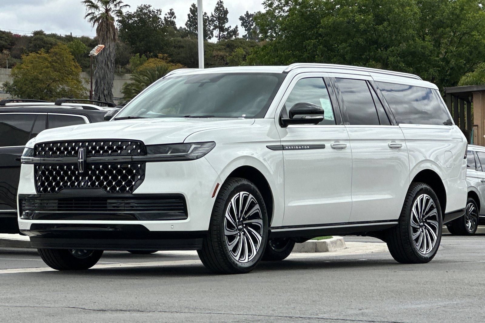 New 2026 Lincoln Navigator L Black Label AWD/4WD image 7