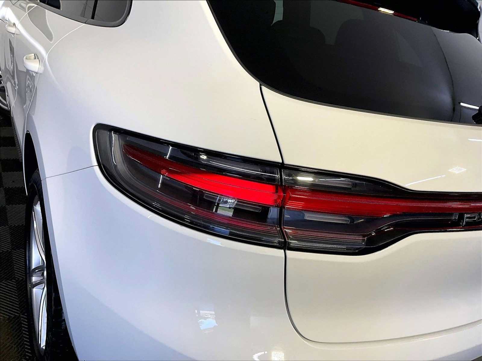 Certified 2023 Porsche Macan AWD/4WD image 30