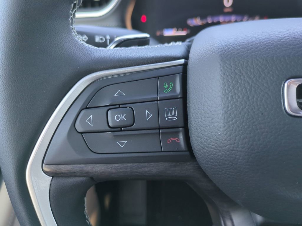 Used 2025 Jeep Grand Cherokee Limited RWD image 28