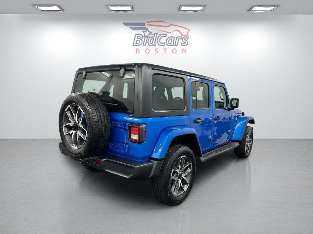 Used 2024 Jeep Wrangler Unlimited w/ Convenience Group AWD/4WD image 4