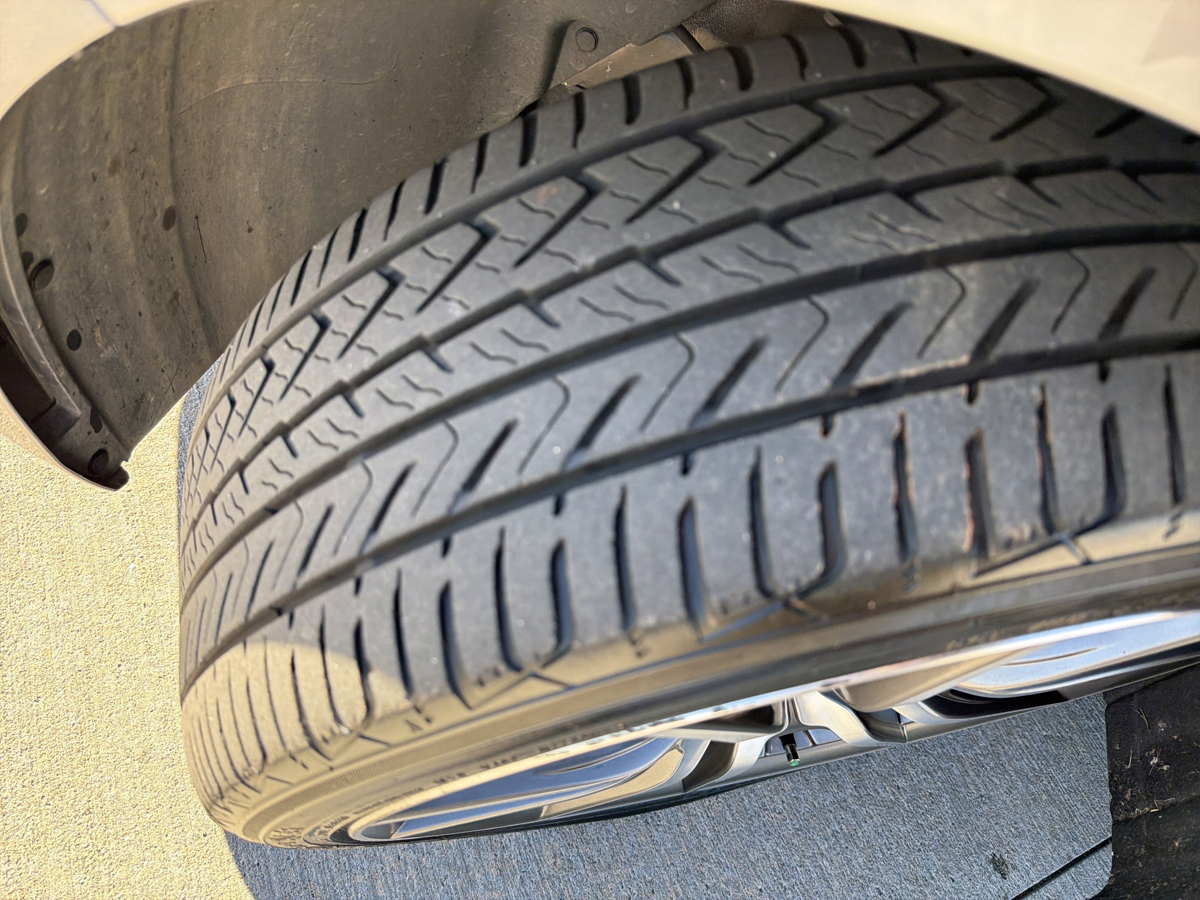 Used 2023 Genesis G70 2.0T image 12