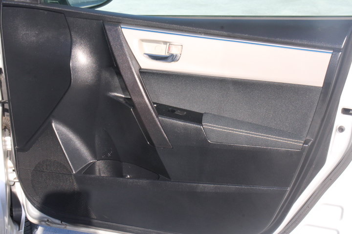 Used 2015 Toyota Corolla LE FWD image 14