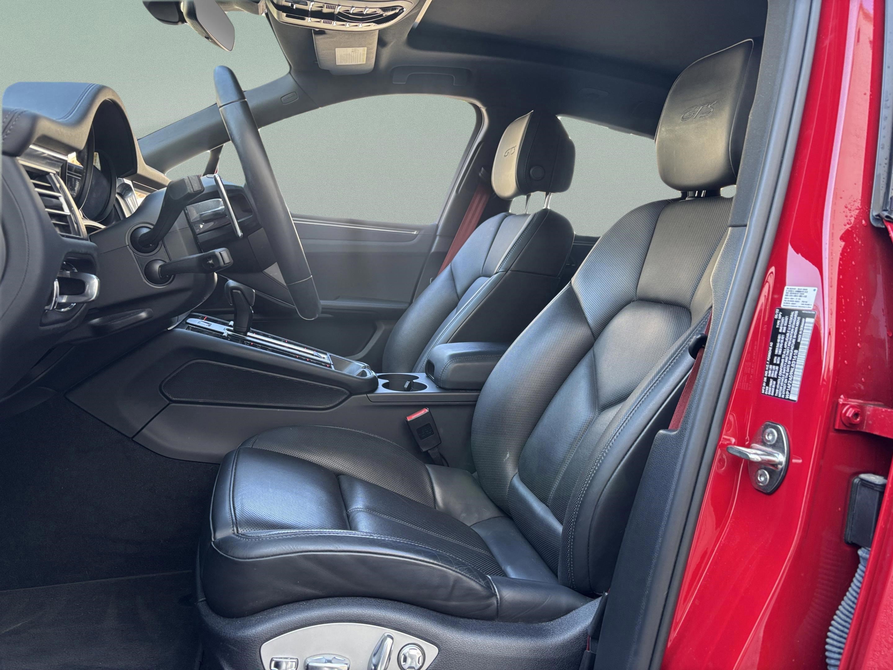 Used 2022 Porsche Macan GTS image 32