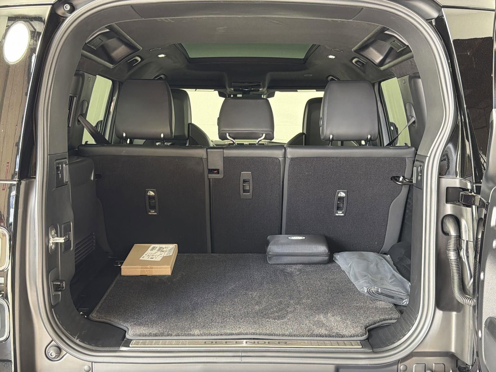 New 2026 Land Rover Defender 110 OCTA image 28