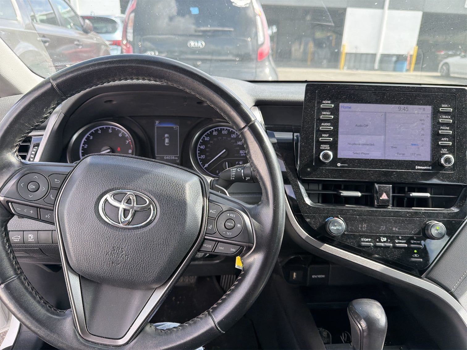 Used 2021 Toyota Camry SE FWD image 7