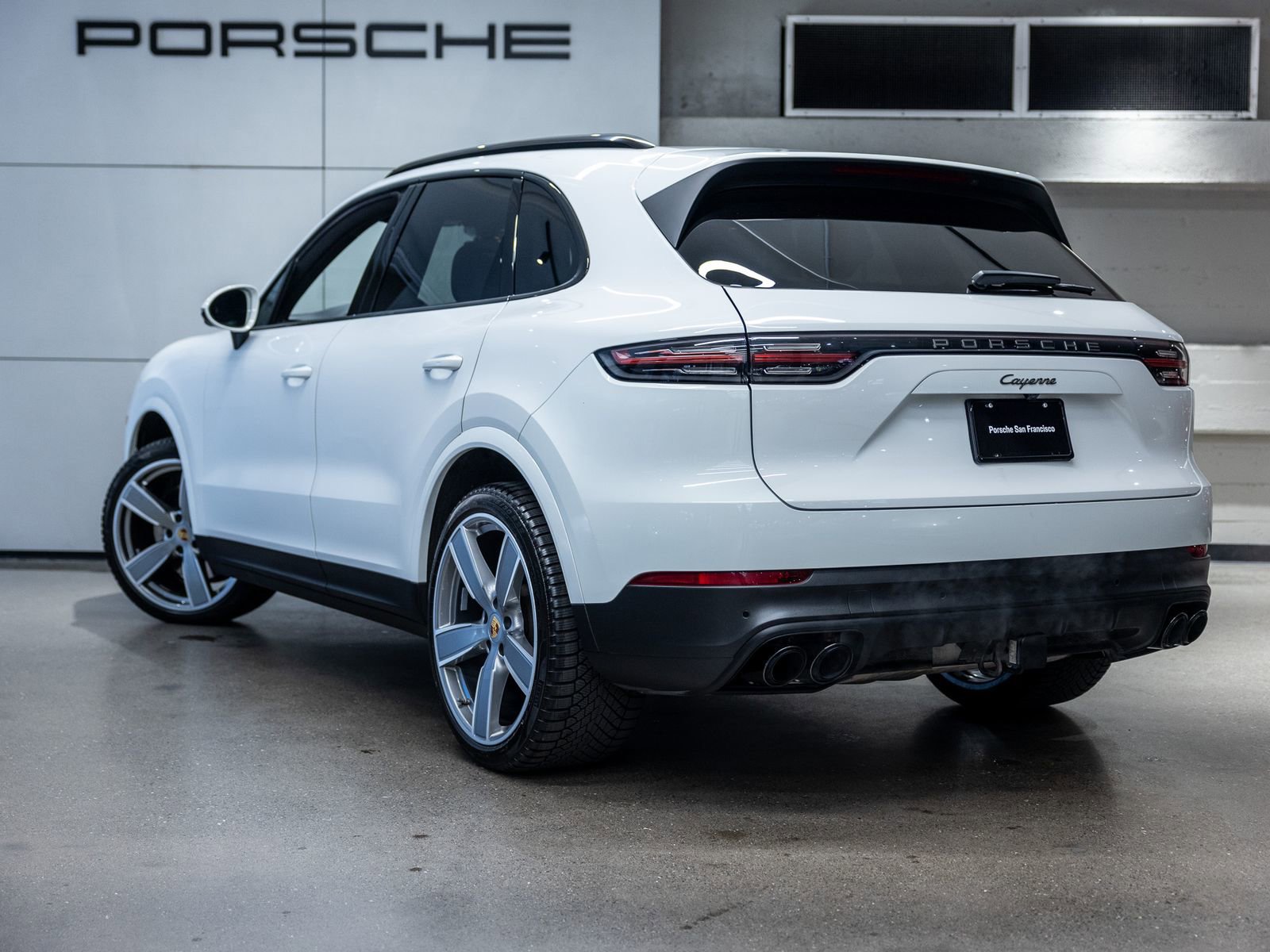 Certified 2023 Porsche Cayenne Platinum Edition image 3