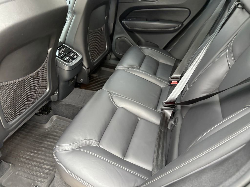 Used 2023 Volvo XC60 B5 Ultimate w/ Climate Package image 31