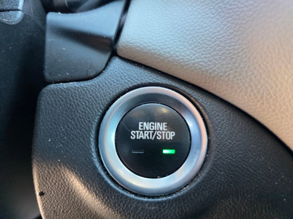 Used 2021 Chevrolet Equinox LS image 18