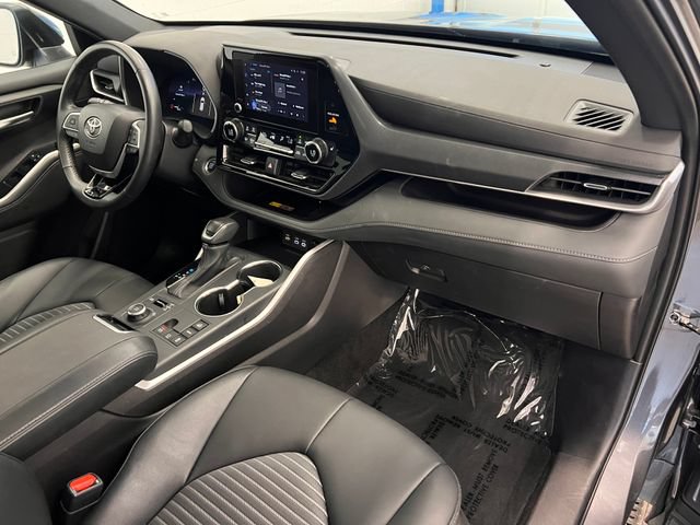 Used 2025 Toyota Highlander XSE AWD/4WD image 14
