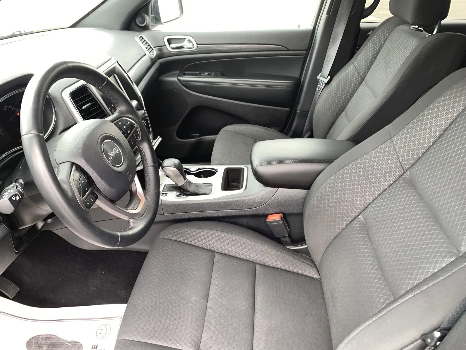 Used 2019 Jeep Grand Cherokee Laredo RWD image 25